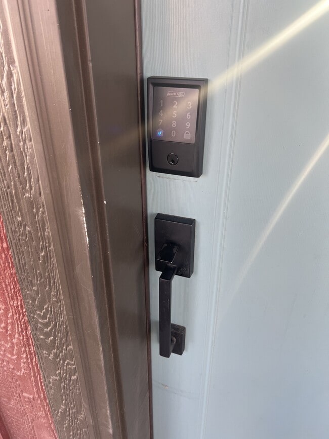 Building Photo - 730 6th St