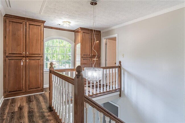 Building Photo - 736 Singley Dr