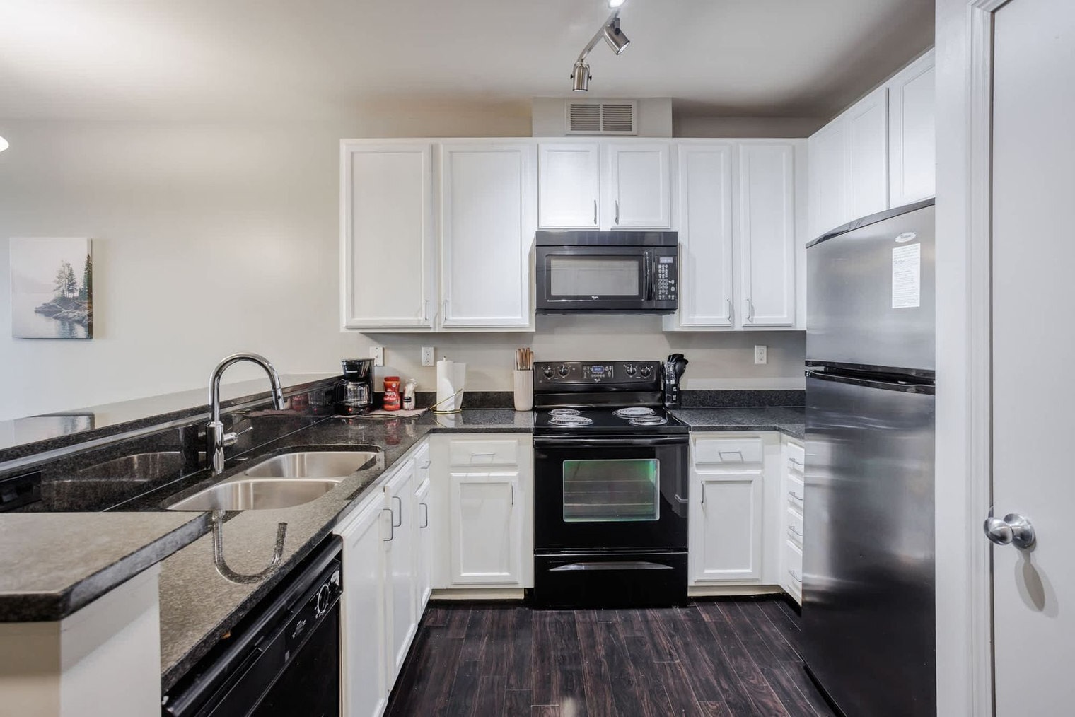 Building Photo - 121 E Freedom Way