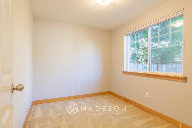 Building Photo - Modern Ballard Townhome | 2 Primary Suites + Office | Garage | Walk to Market ST!
