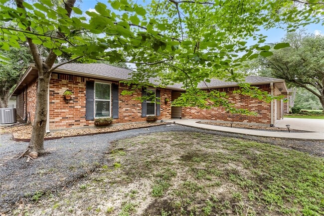 Building Photo - 112 April Wind Dr E