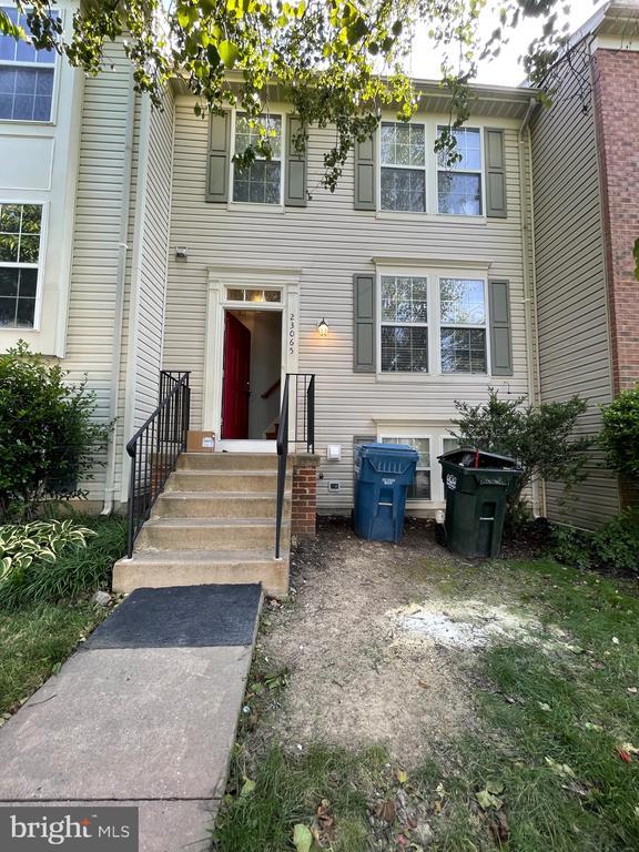 Building Photo - 23065 Potomac Hill Square