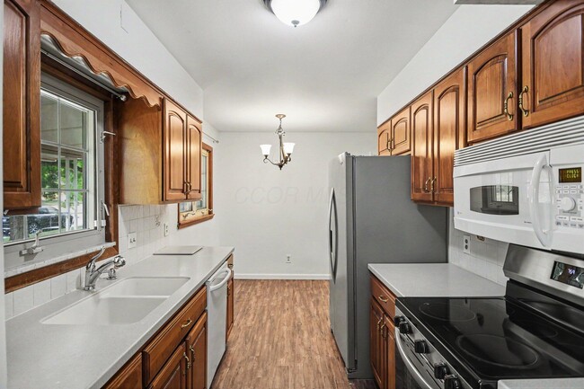 Building Photo - 898 Havendale Dr