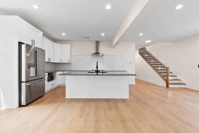 Building Photo - 3420 Tappan Pl