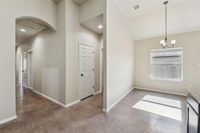 Building Photo - 402 Jack Rabbit Ln