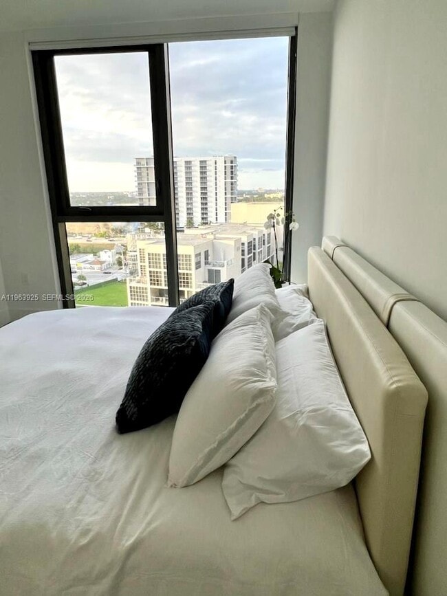 Building Photo - 121 NE 34th St