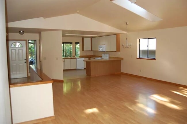 Building Photo - Fanstatic home in Sudden Valley Community!