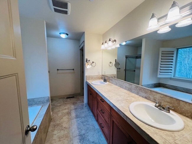 Building Photo - COMING SOON INQUIRE WITHIN- Beautiful 5 bdrm  and master on the main Home in Lacamas Meadows subd...