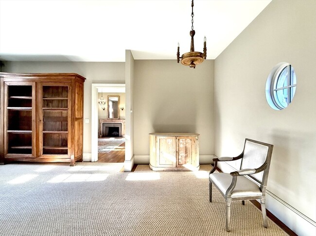 Building Photo - 918 Hale St