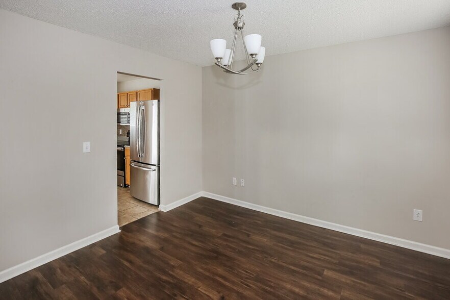 Building Photo - 3913 Edgeview Dr