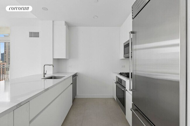 Building Photo - 300 E 83rd St