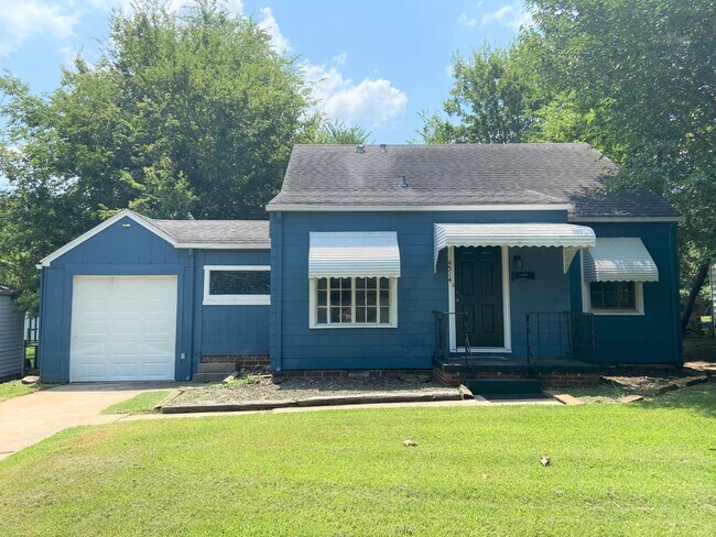 Primary Photo - 4514 E 4th Pl