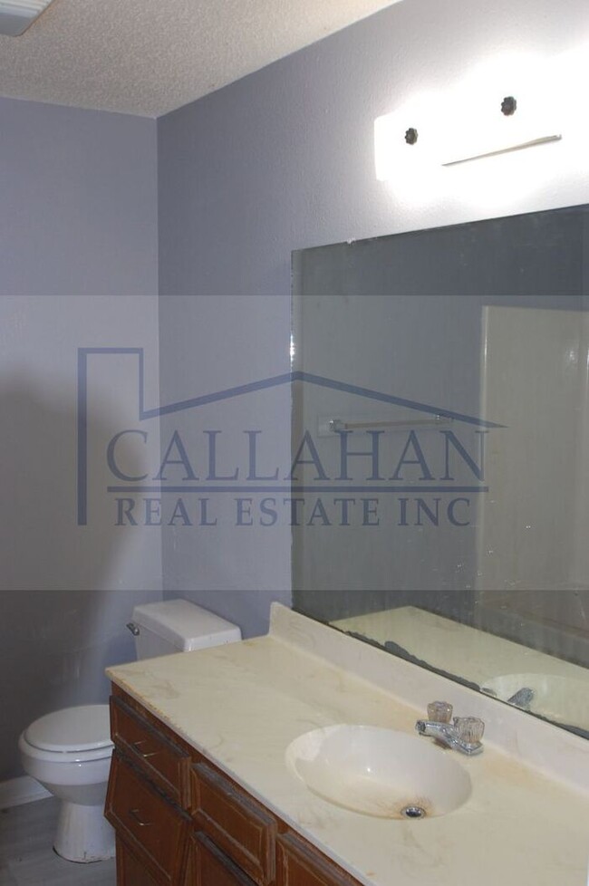 Building Photo - North Little Rock 2 Bedroom Townhouse