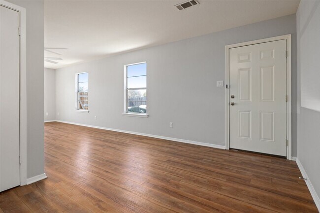 Building Photo - 1204 Hillyer St