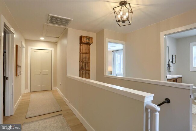 Building Photo - 1365 Roundtop Rd