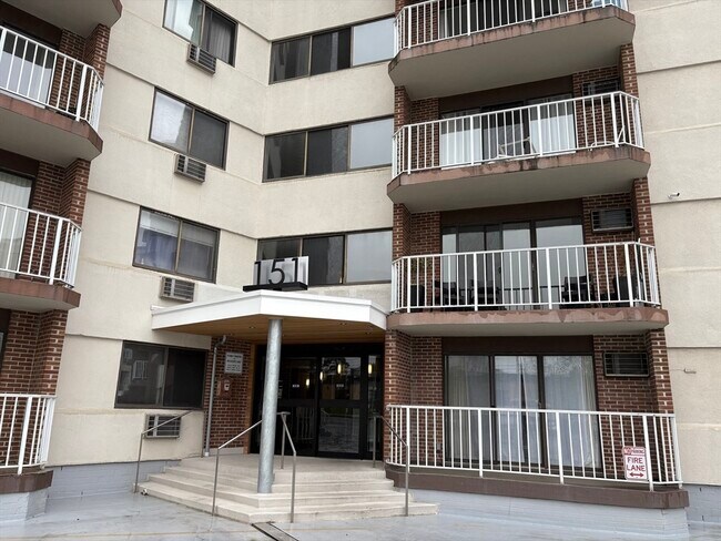 Building Photo - 151 Coolidge Ave