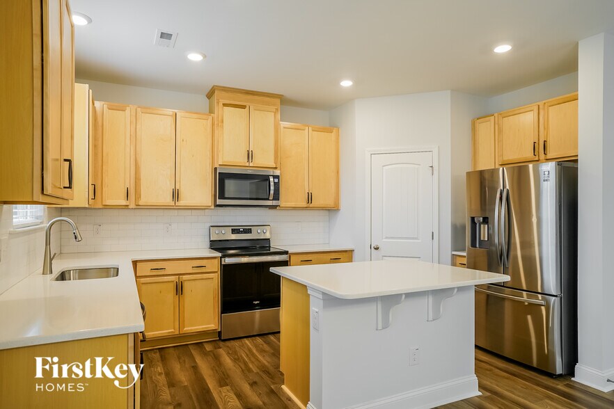 Building Photo - 411 Windy Farm Dr
