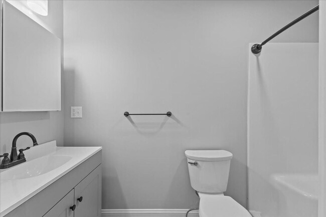 Building Photo - 45 Rose St