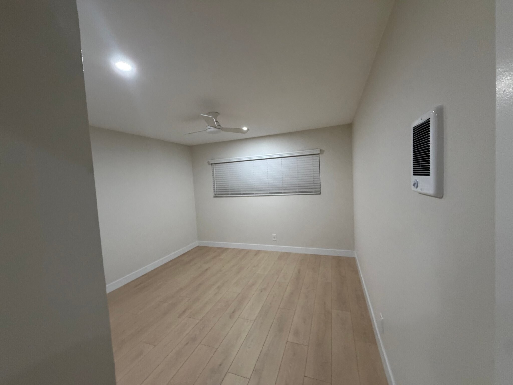 Building Photo - 1061 Park Ave