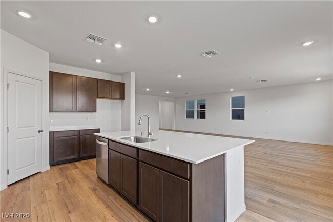 Building Photo - 3055 Magnolia Rnch Ave