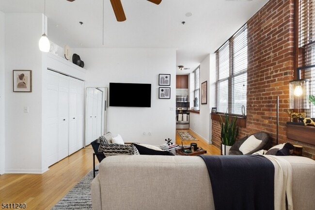 Building Photo - 240 Main St