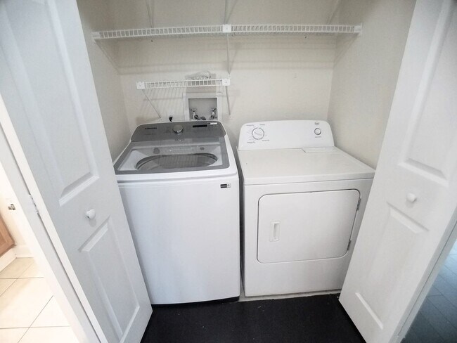 Building Photo - Beautiful 1/1 wood floor condo for rent in...