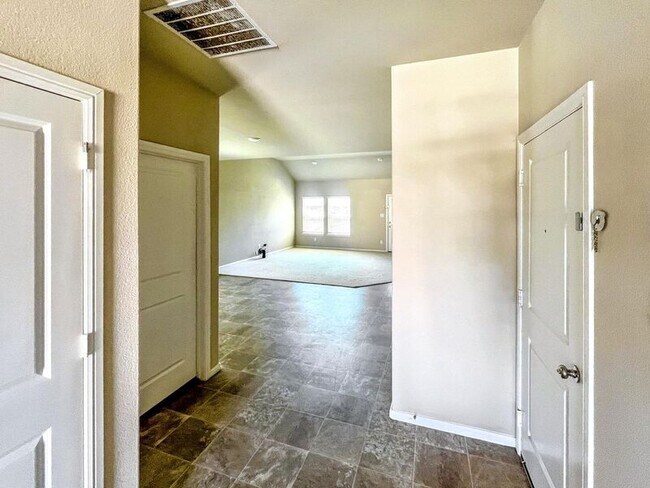 Building Photo - 8729 Heliotrope Ln