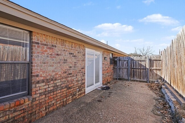 Building Photo - 1507 Lindsey Ln