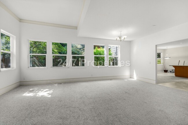 Building Photo - Inviting 3 BD | 2.5 BA Home w/ Massive Bac...