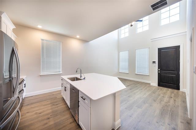 Building Photo - 1530 Lake District Dr