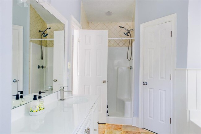 Building Photo - 2074 Flint Hill Dr