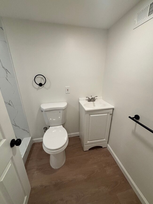 Building Photo - Rehabbed 4 bedroom Townhome