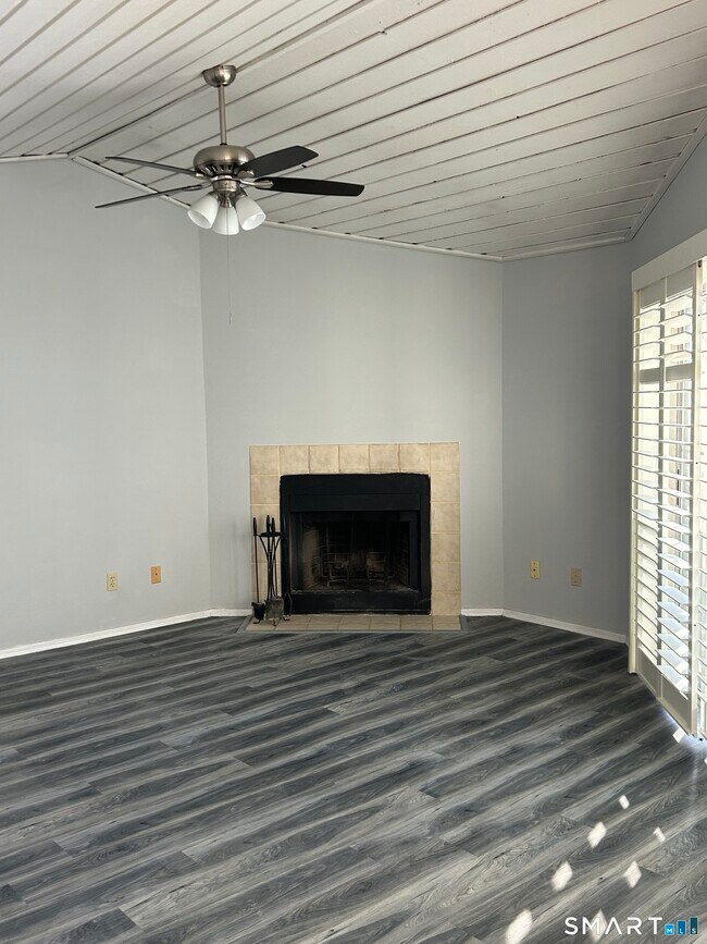 Building Photo - 82 Crown Knoll Ct