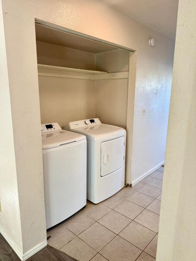 Building Photo - 505 NW D St