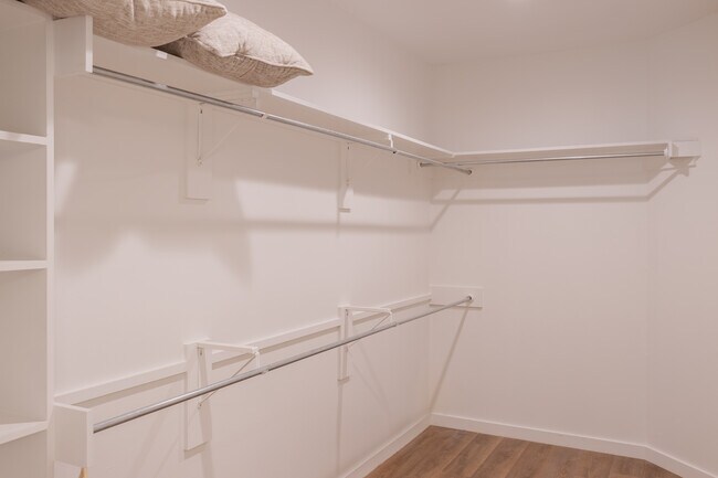 Huge walk-in closet! - 3723 116th St