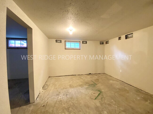 Building Photo - 5903 N Denver Ave