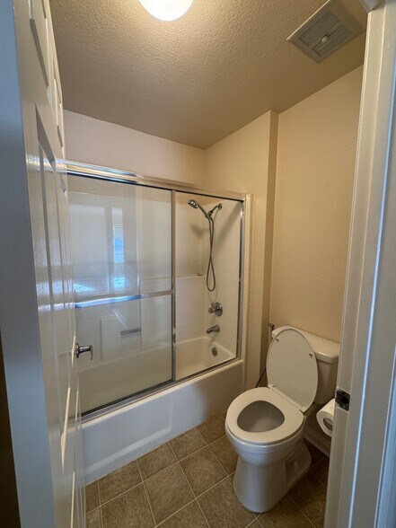 Building Photo - 5510 Owensmouth Ave