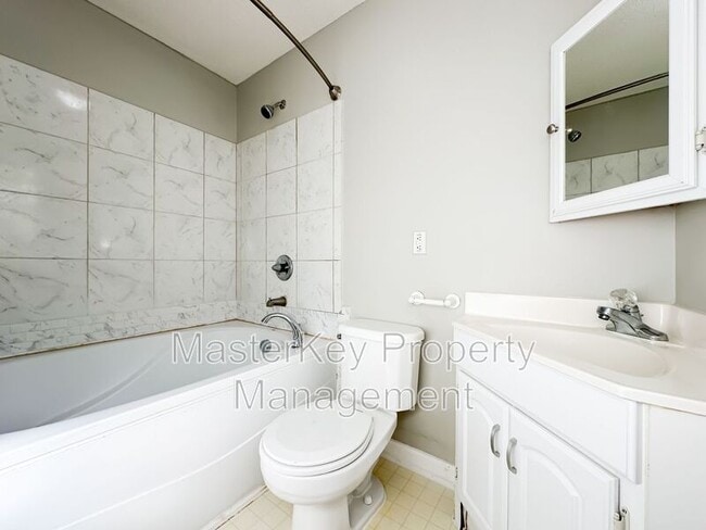 Building Photo - 307 Silverberry Ct