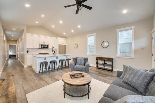Building Photo - Stunning newer home in a great Boise location