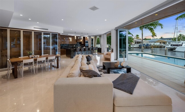 Building Photo - 3300 NE 39th St