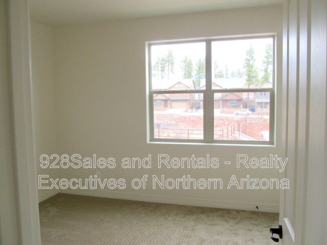 Building Photo - 2595 W Pollo Cir