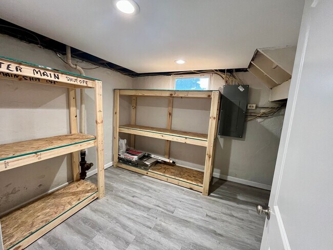 Building Photo - Updated 2 bedroom home in Alton