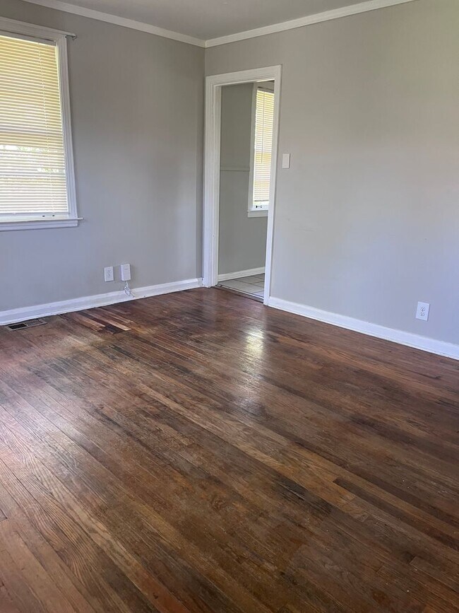 Building Photo - Cozy 2 Bed/1 Bath House in East Nashville,...