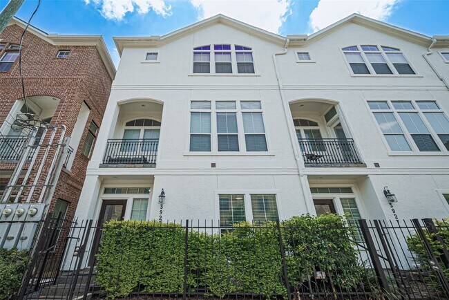 Primary Photo - 3925 Floyd St