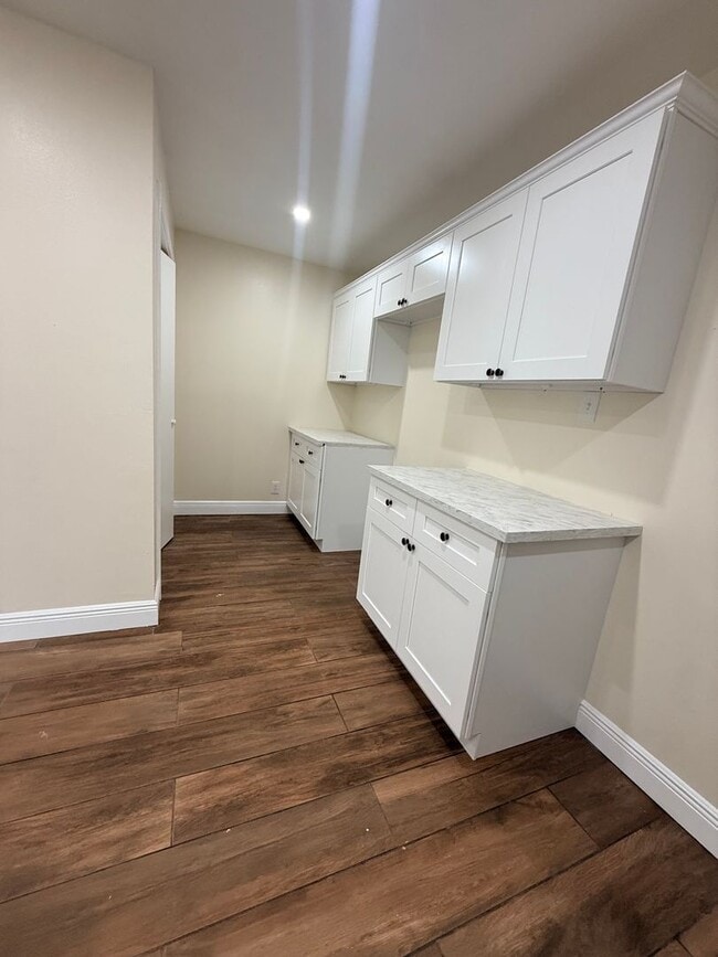 Building Photo - Newly Renovated Property - Family Home