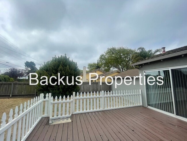 Building Photo - Wonderful three-bedroom home in South Sali...