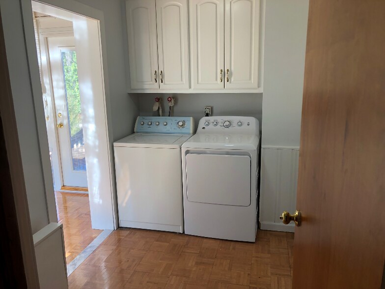 Building Photo - 11500 Elmwood Ln