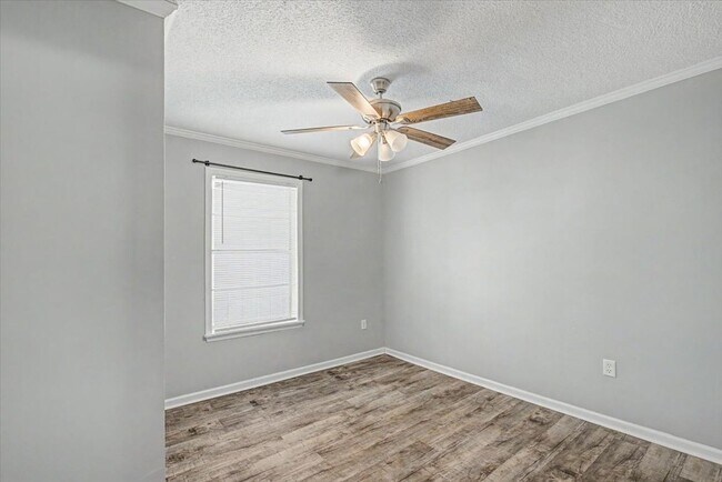 Building Photo - 2 bedroom minutes from SCAD