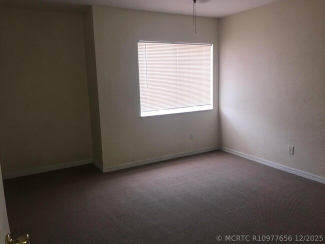 Building Photo - 2098 Newport Isles Blvd