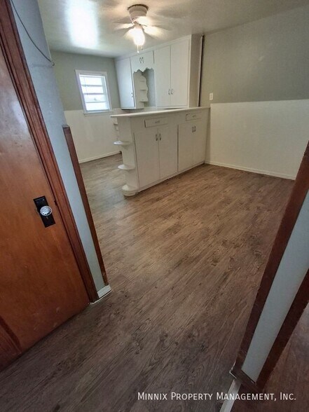 Building Photo - 310 SW 42nd Ave